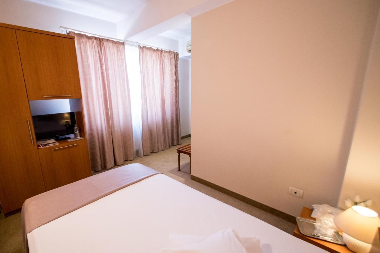 Hotel Amadeus Focsani Luaran gambar