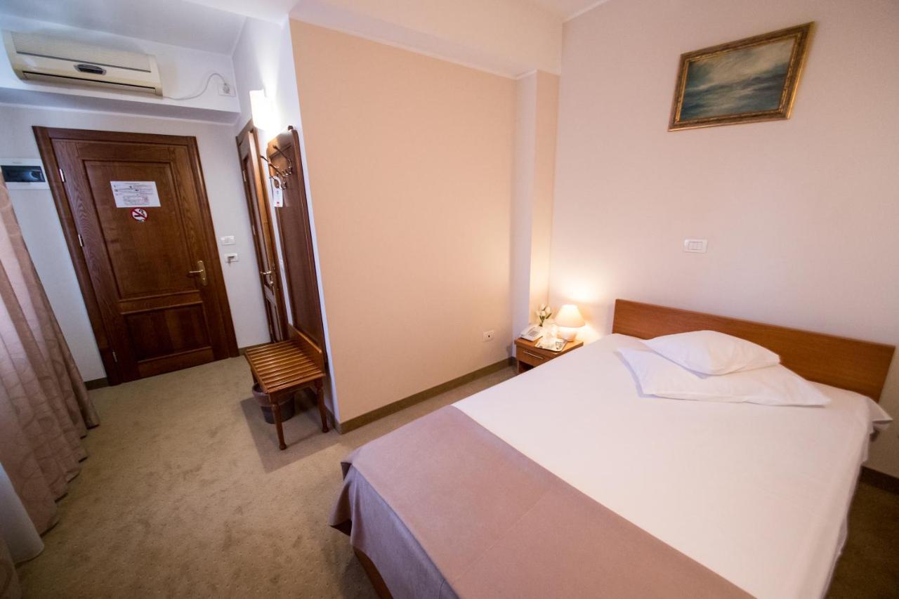 Hotel Amadeus Focsani Luaran gambar