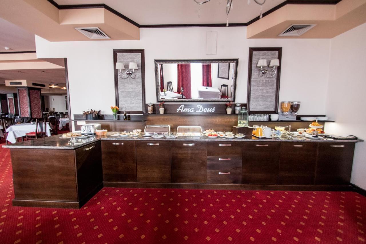 Hotel Amadeus Focsani Luaran gambar